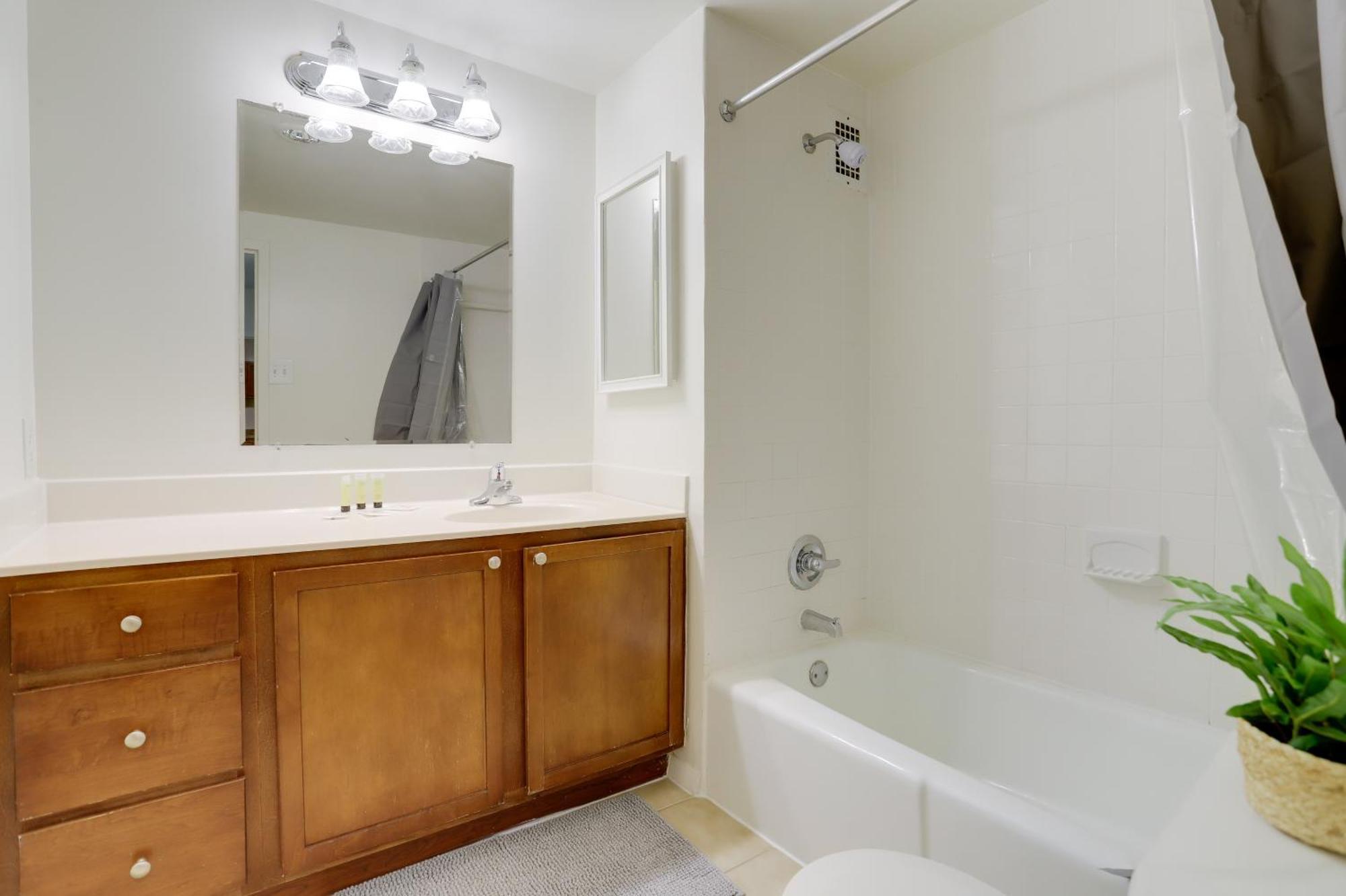 Awesome 1 Bedroom Apt + Den At Crystal City With Gym Arlington Exterior photo